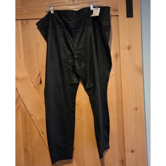 New! Terra & Sky Women's Plus Size 2X Fitted Legging Black Faux Leather Pull-On - Picture 2 of 14